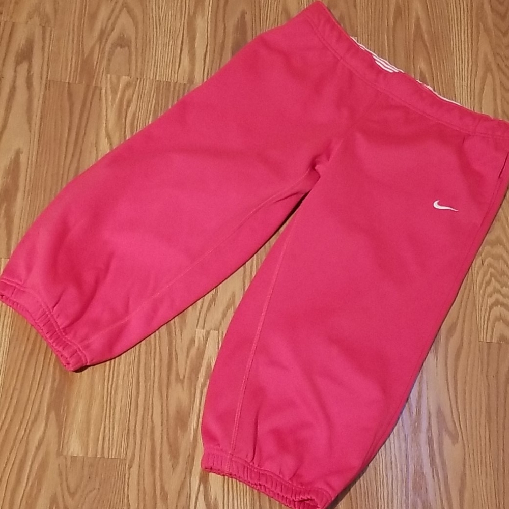 Nike therma fit capris lg